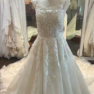 Elegant Lace Wedding Dress